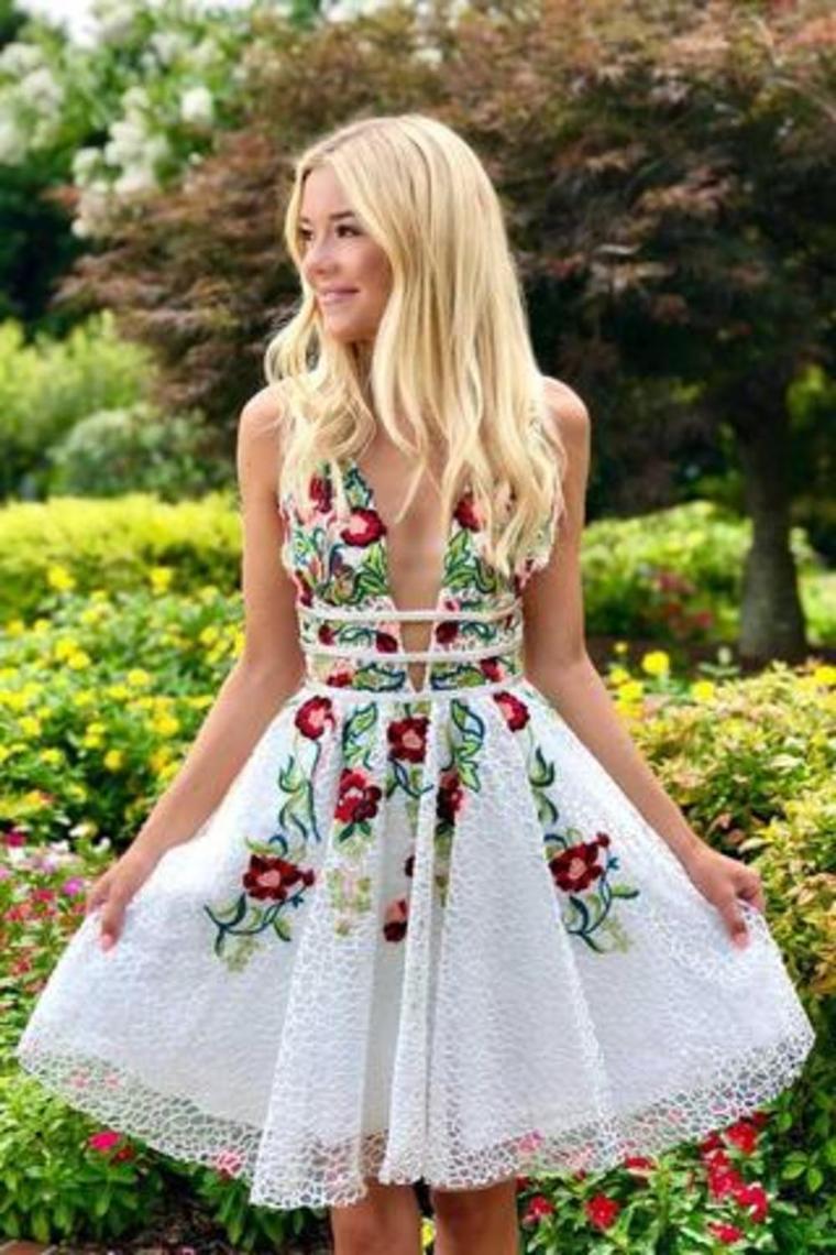 Charming A-Line Lace Floral Appliques V Neck Short Homecoming Dress