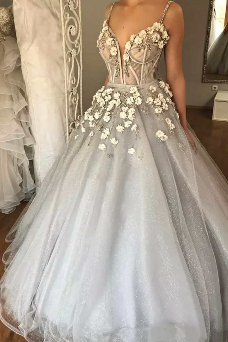 Ball Gown Spaghetti Straps Quinceanera Dresses With Handmade Flowers Tulle