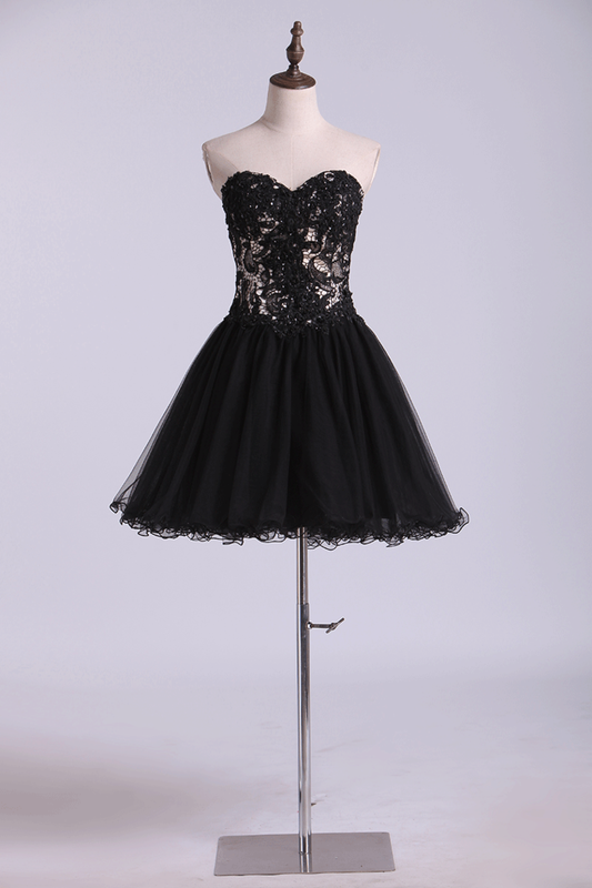 A Line Sweetheart Mini Homecoming Dresses With Beads & Applique