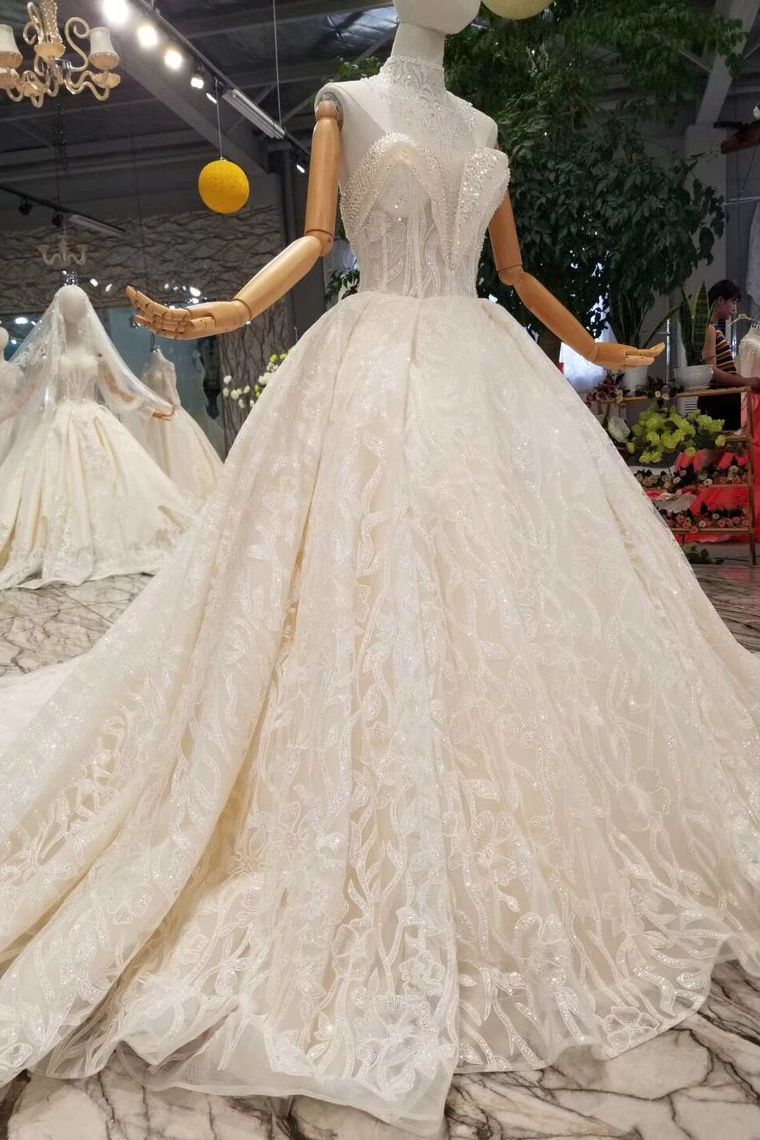 Luxury Wedding Dresses Halter A-Line Lace Half Sleeves Open Back Cathedral Train Top Quality Lace