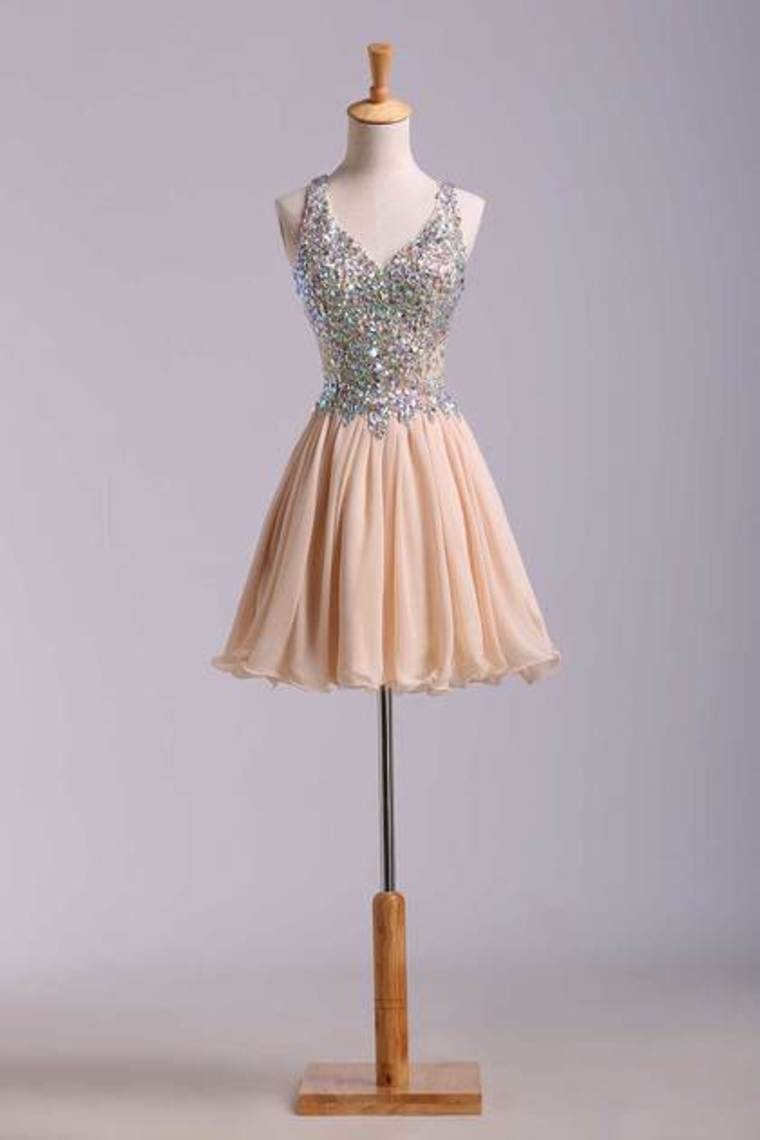 Delicate Short/Mini Halter A Line/Princess Homecoming Dresses Lace&Chiffon Beaded Bodice