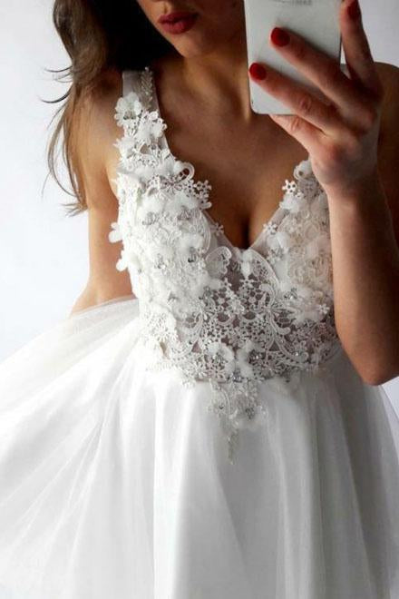 A-Line V-Neck Short Prom Dress White Tulle Lace Beads Homecoming Dress with Appliques WK717