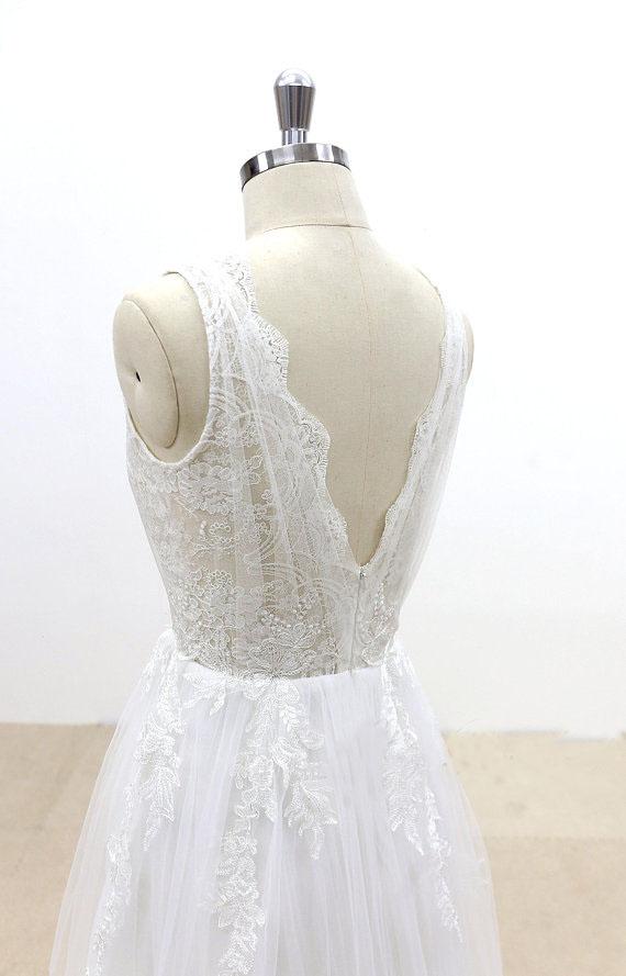 V-Cut shape Back Tulle Lace Appliques A Line Open Back Beach Wedding Dresses WK648