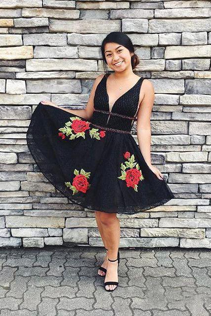 Flower Embroidered Junior V Neck Homecoming Dresses Short Black Lace Hoco Dresses WK956